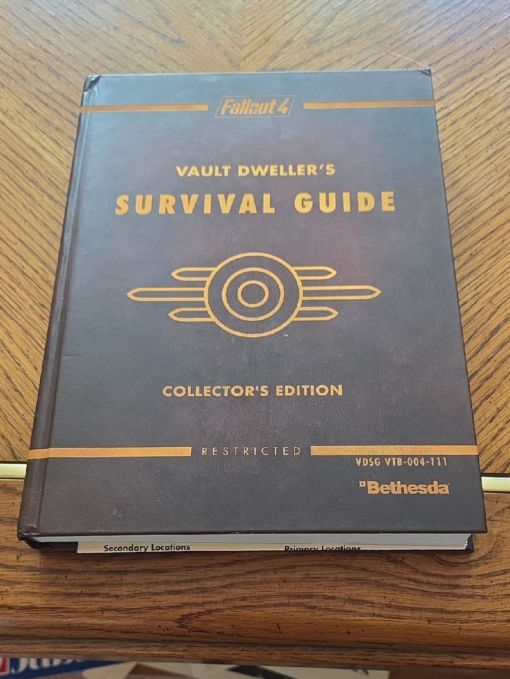 Prima Games Fallout 4 Vault Dweller's Survival Guide Collector's Edition